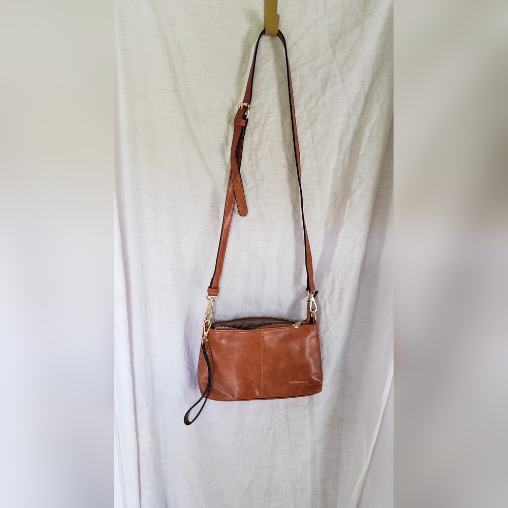 Brown Leather Crossbody Bag with Adjustable Strap.
